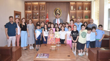 TOKİ KÖPRÜLÜ İLKÖĞRETİM OKULU ÖĞRENCİLERİ BARO BAŞKANI AV. SEMİH GÖKAYAZ’I ZIYARET ETTİ