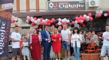 ÖZGÜR USTA ÇİĞKÖFTE DERYASI 4.MERKEZ ŞUBESİNİ DİLLERE DESTAN BİR TÖRENLE AÇTI