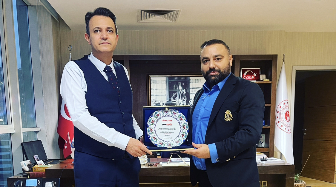 Gazeteci Ferhat Aydoğan’dan Milli Emlak Genel Müdürü’ne Ziyaret Plaketi