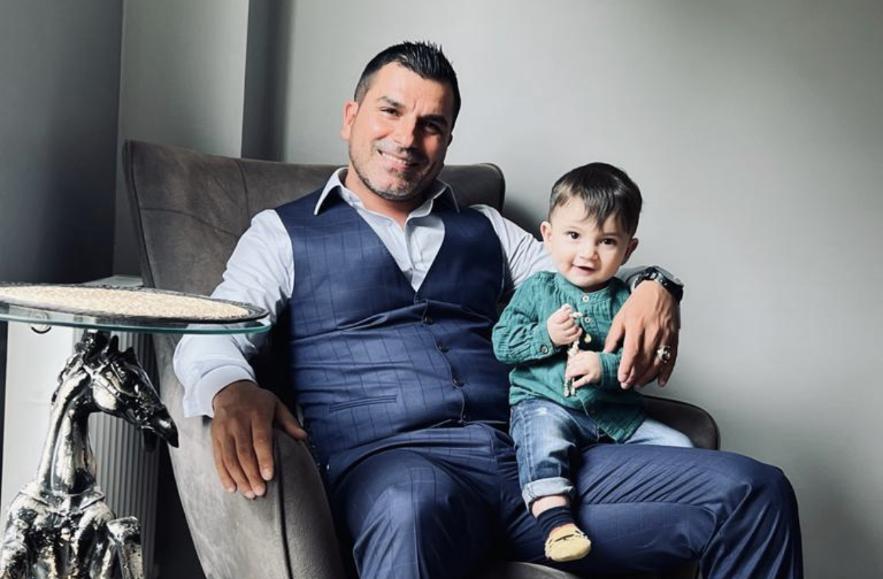 Sosyal medyanın gündemindeki resim ayrıntısı bayram mesajı çıktı