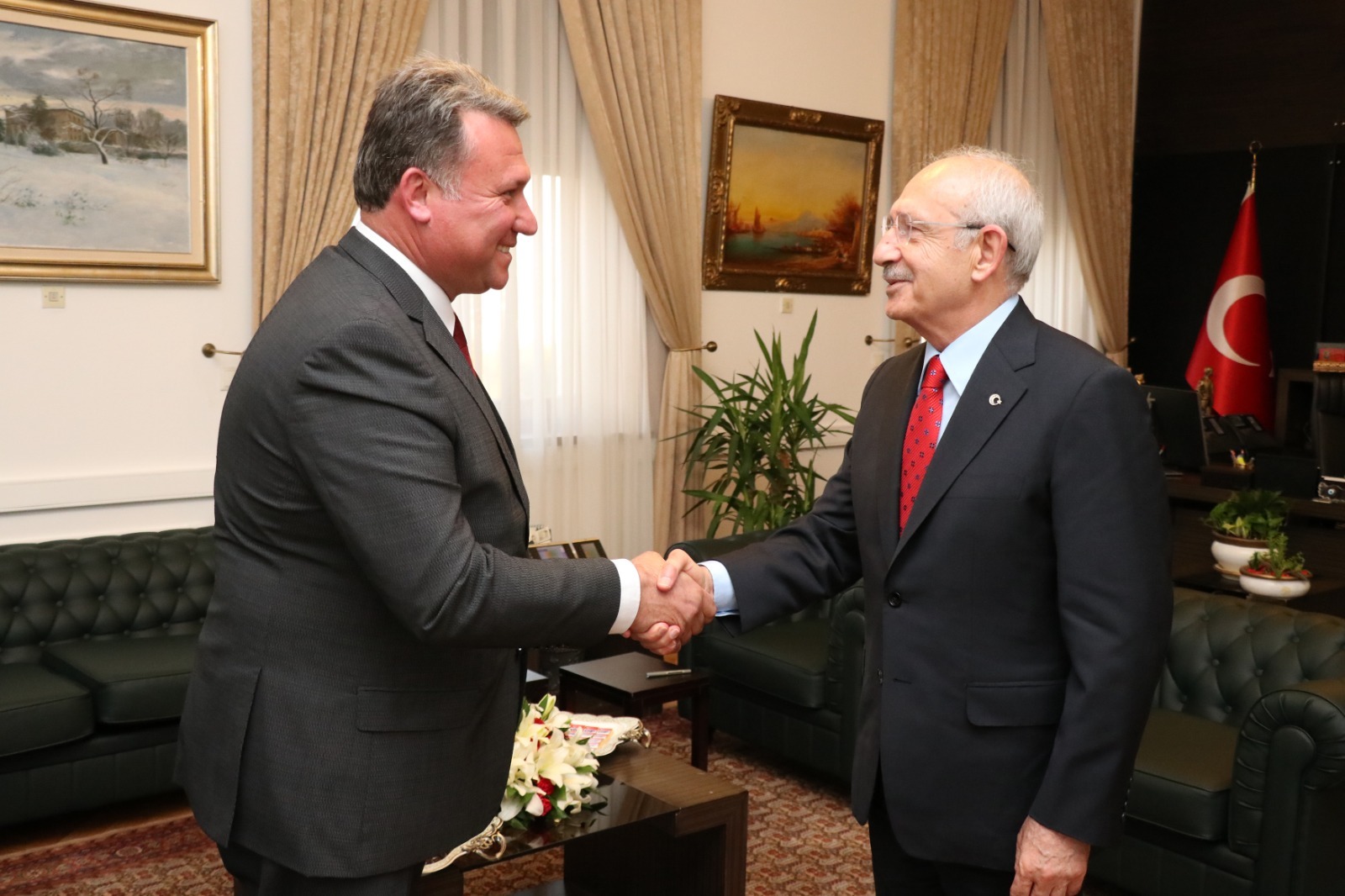 MUSTAFA KEMAL SÖNMEZ GENEL MERKEZ’DE: “ÖNCELİĞİMİZ MENEMEN’İN KAYBOLAN YILLARI