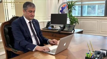 MUSTAFA YAVUZ’A “YILIN EN BAŞARILI BÜROKRATI” ÖDÜLÜ