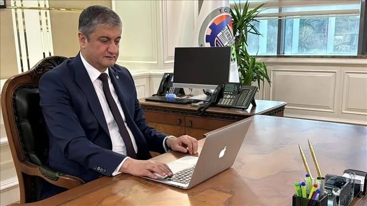 MUSTAFA YAVUZ’A “YILIN EN BAŞARILI BÜROKRATI” ÖDÜLÜ